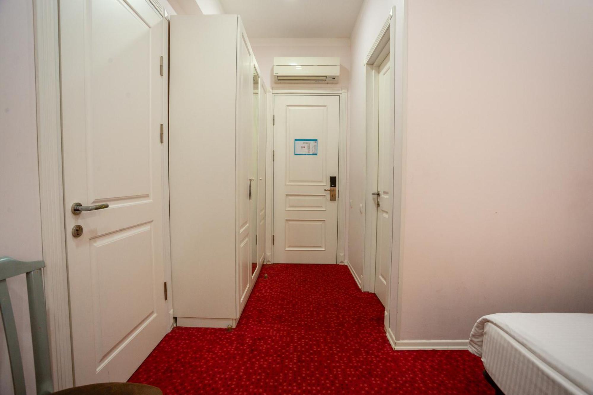 Piazza Four Colours Hotel Batumi Luaran gambar