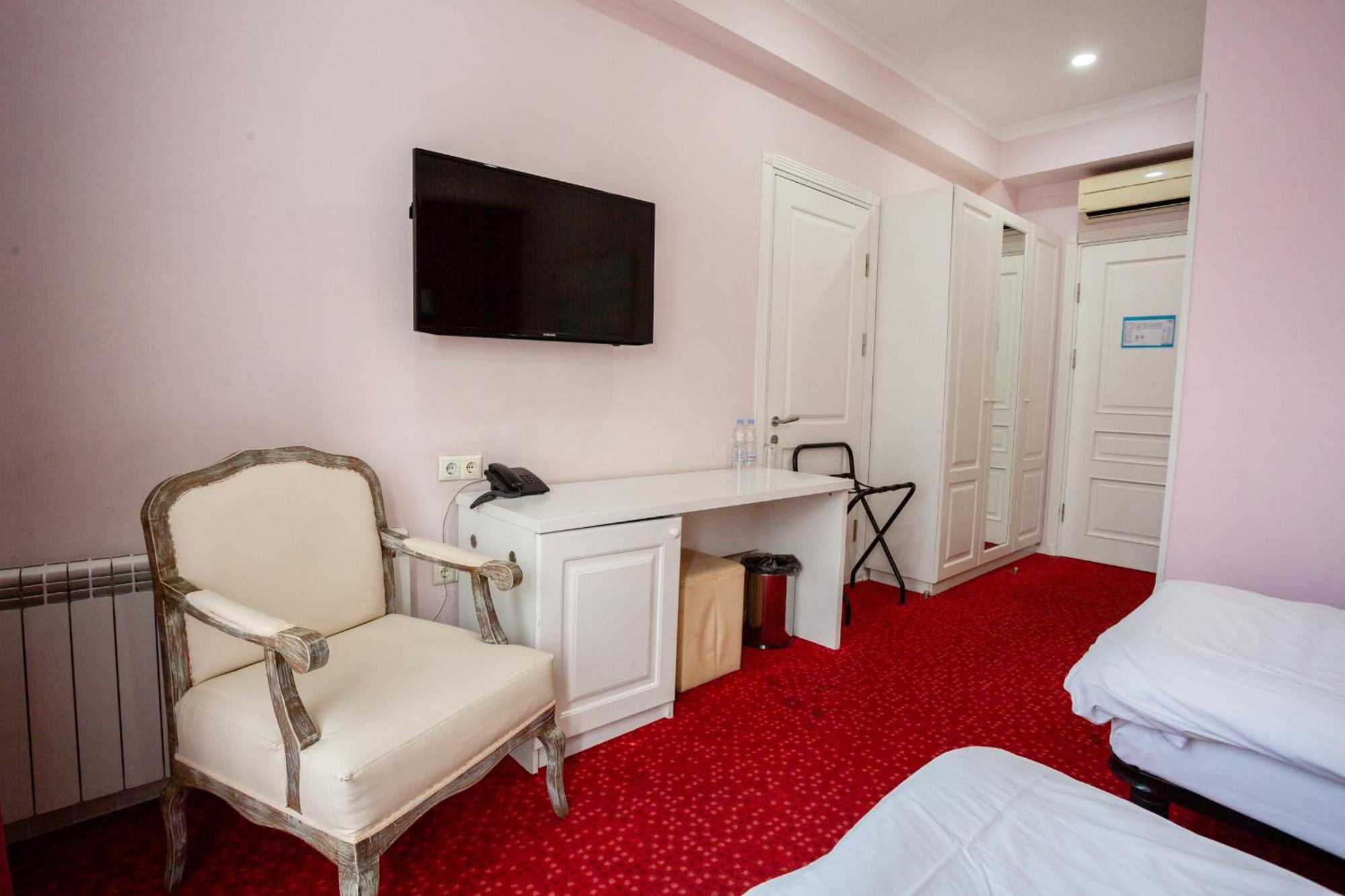 Piazza Four Colours Hotel Batumi Luaran gambar