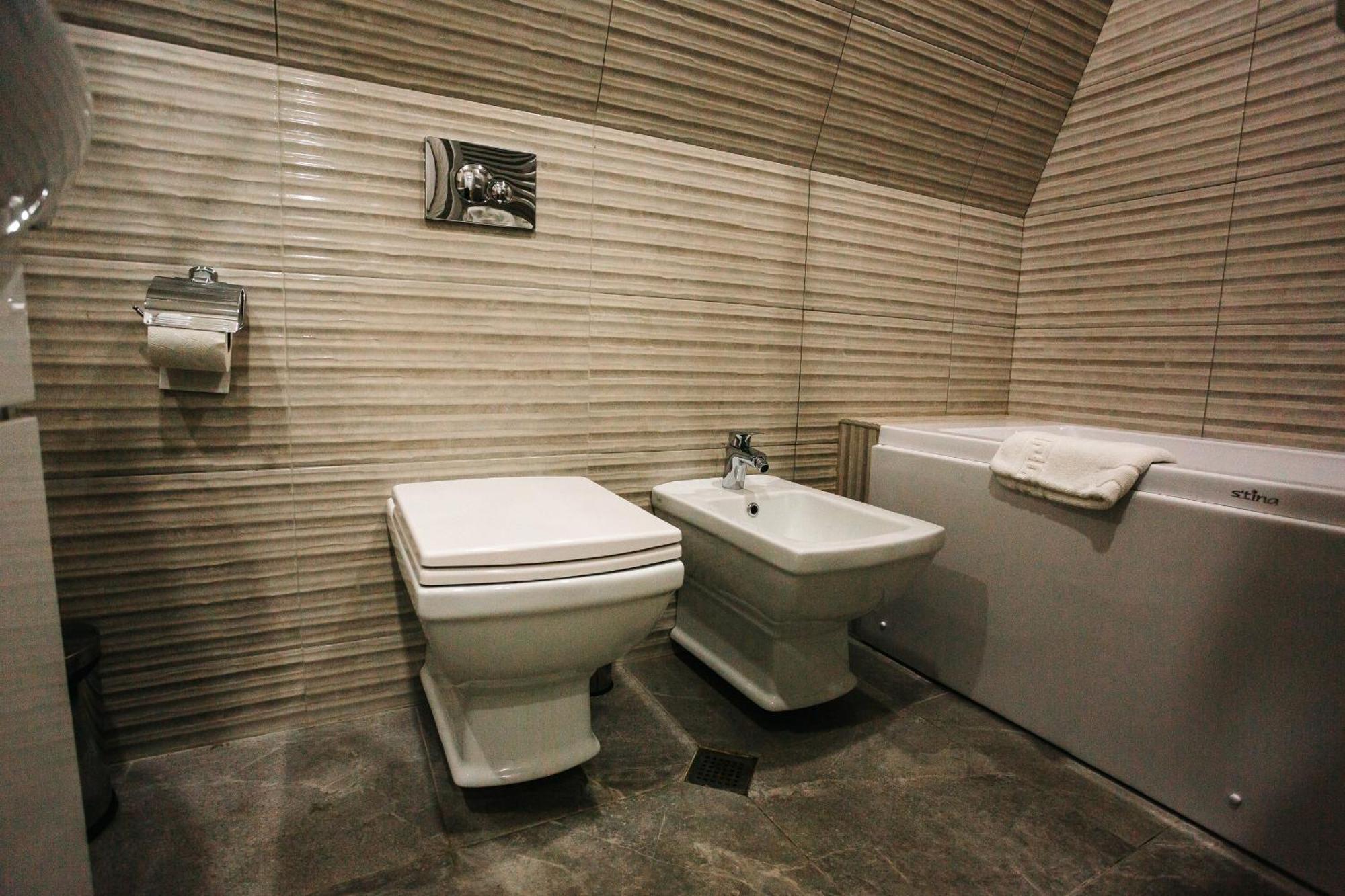 Piazza Four Colours Hotel Batumi Luaran gambar