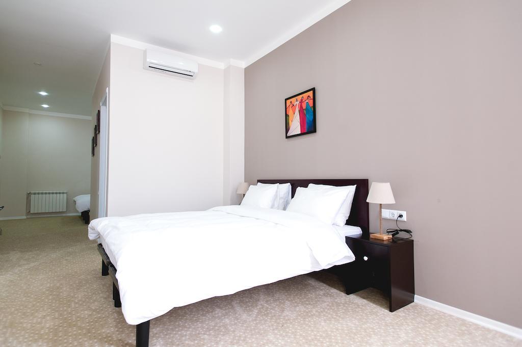 Piazza Four Colours Hotel Batumi Bilik gambar