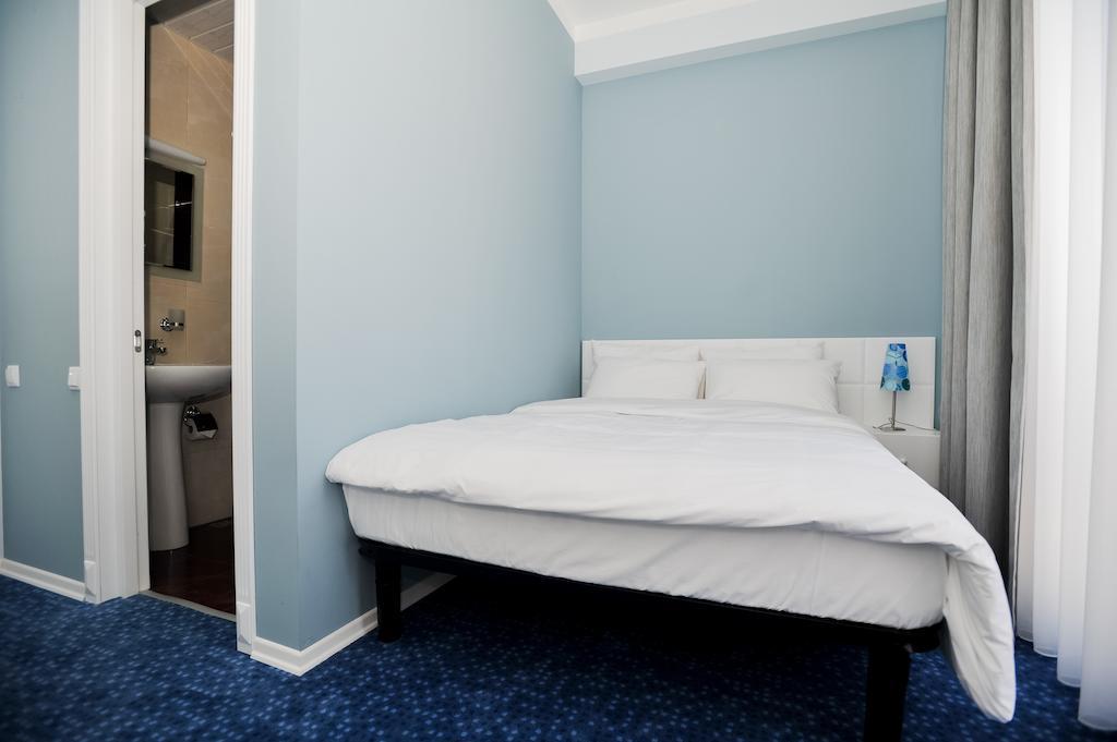 Piazza Four Colours Hotel Batumi Bilik gambar