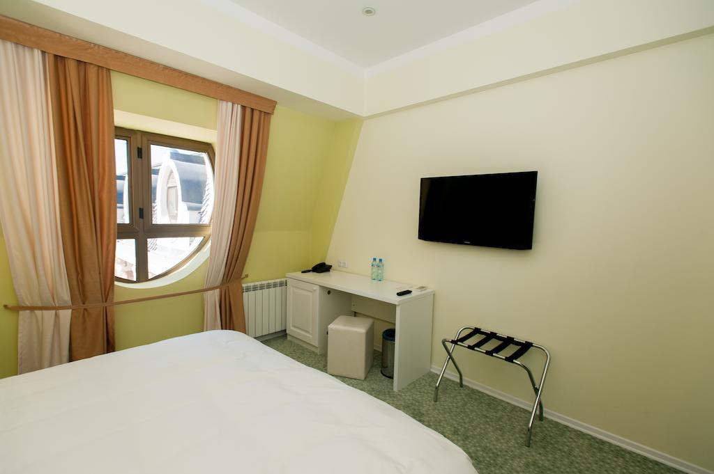Piazza Four Colours Hotel Batumi Bilik gambar