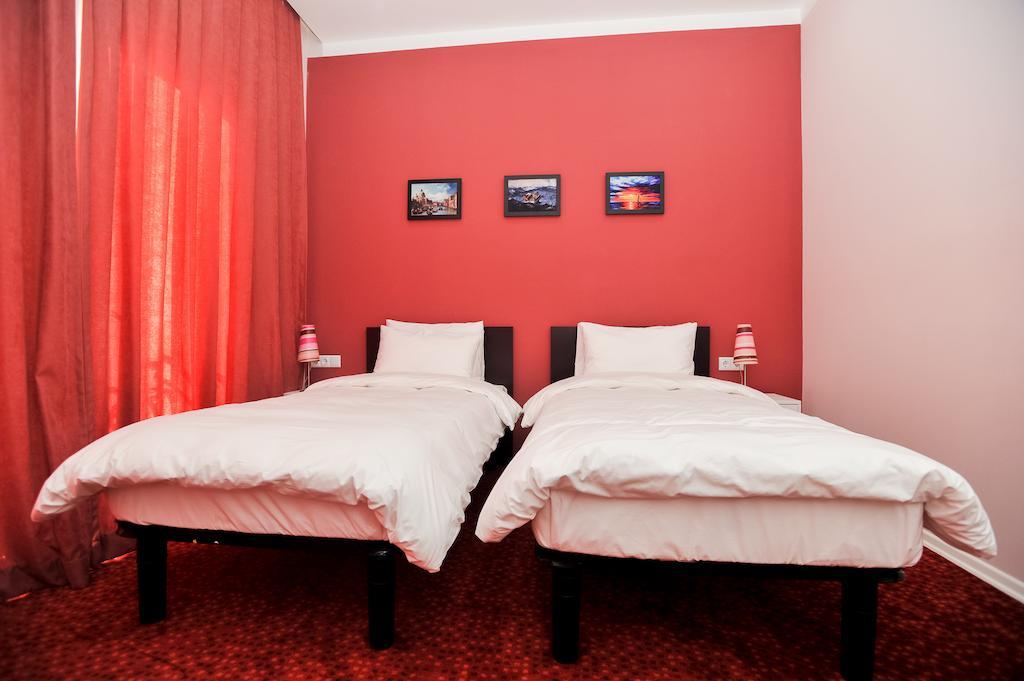 Piazza Four Colours Hotel Batumi Bilik gambar