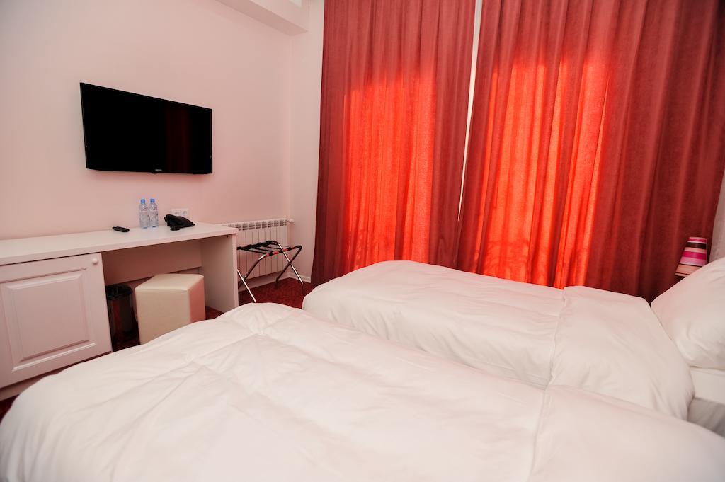 Piazza Four Colours Hotel Batumi Bilik gambar