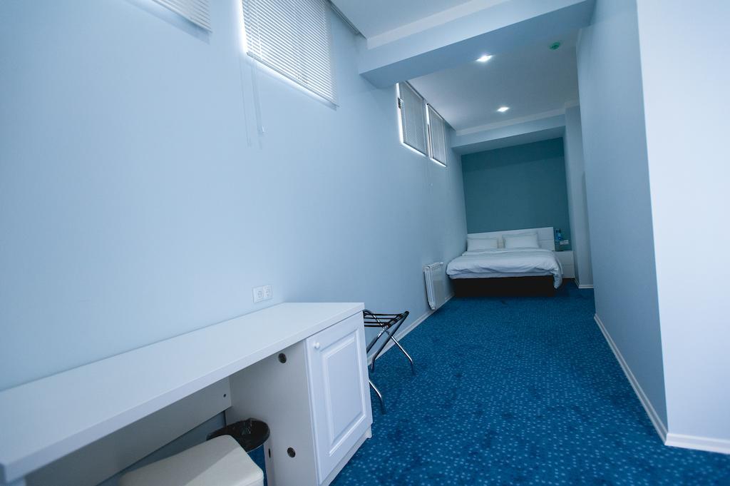 Piazza Four Colours Hotel Batumi Bilik gambar